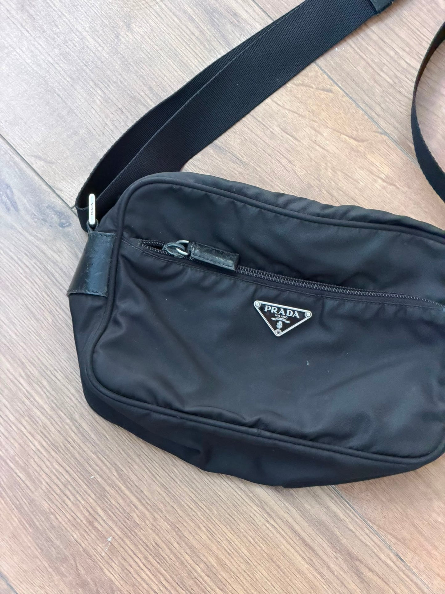 תיק צד קטן של Prada