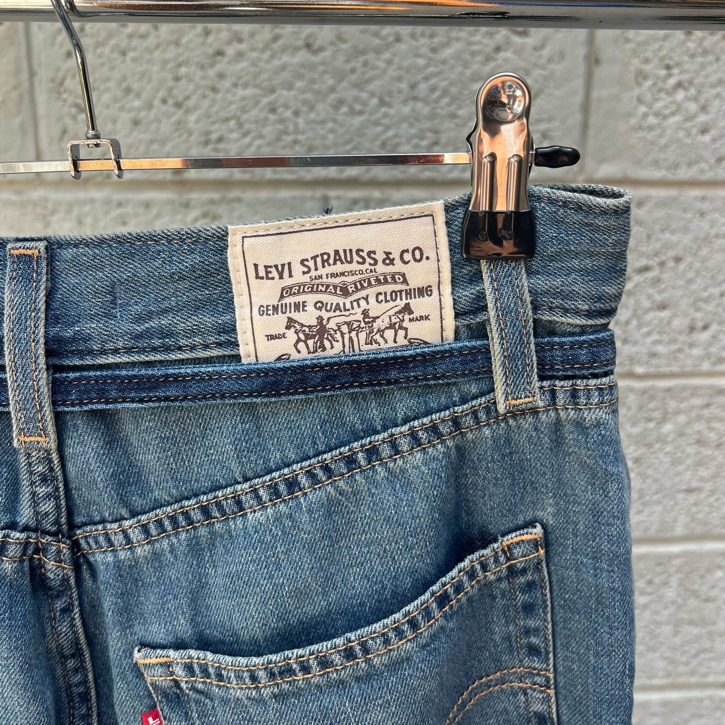 ג׳ינס עם קשירה של Levi's