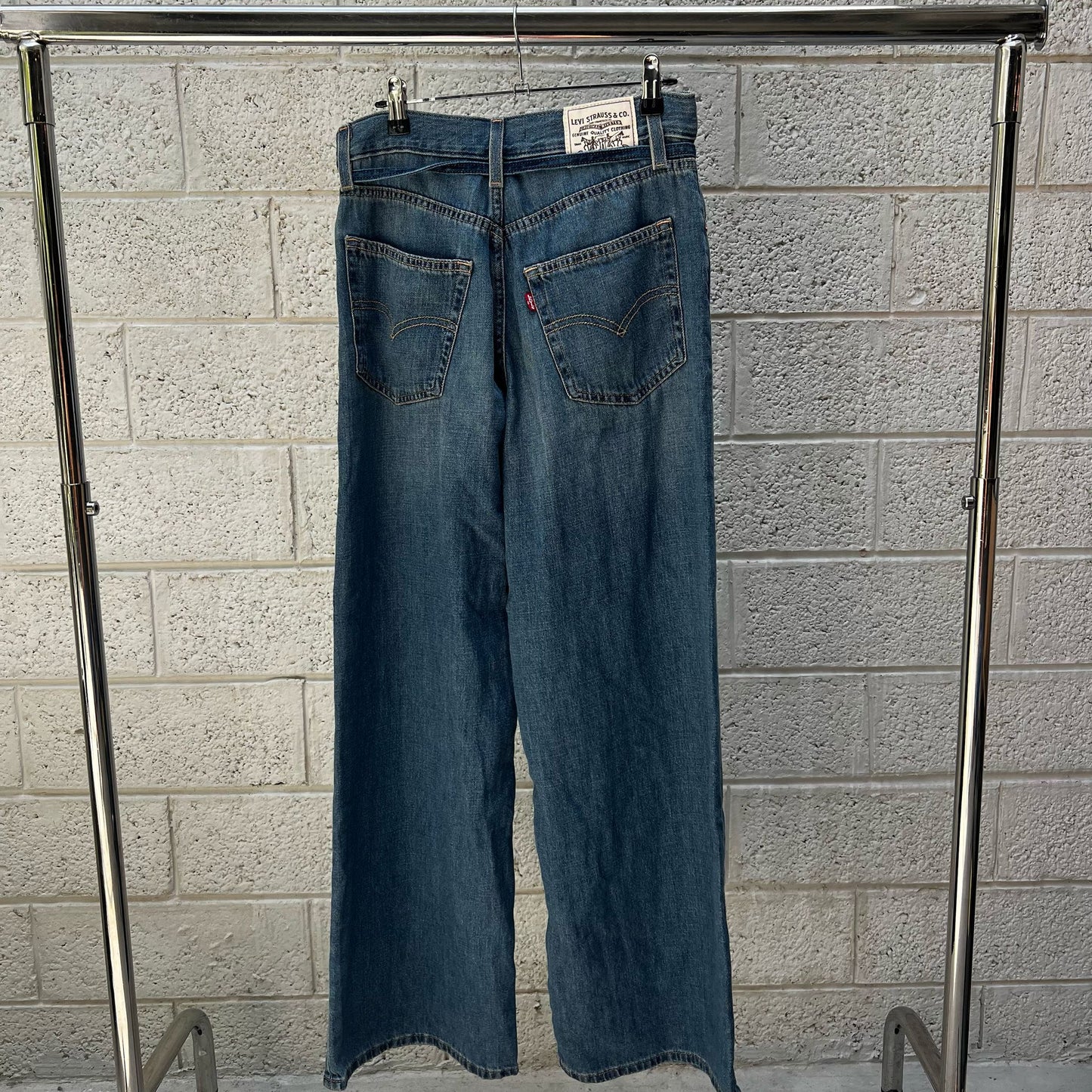 ג׳ינס עם קשירה של Levi's
