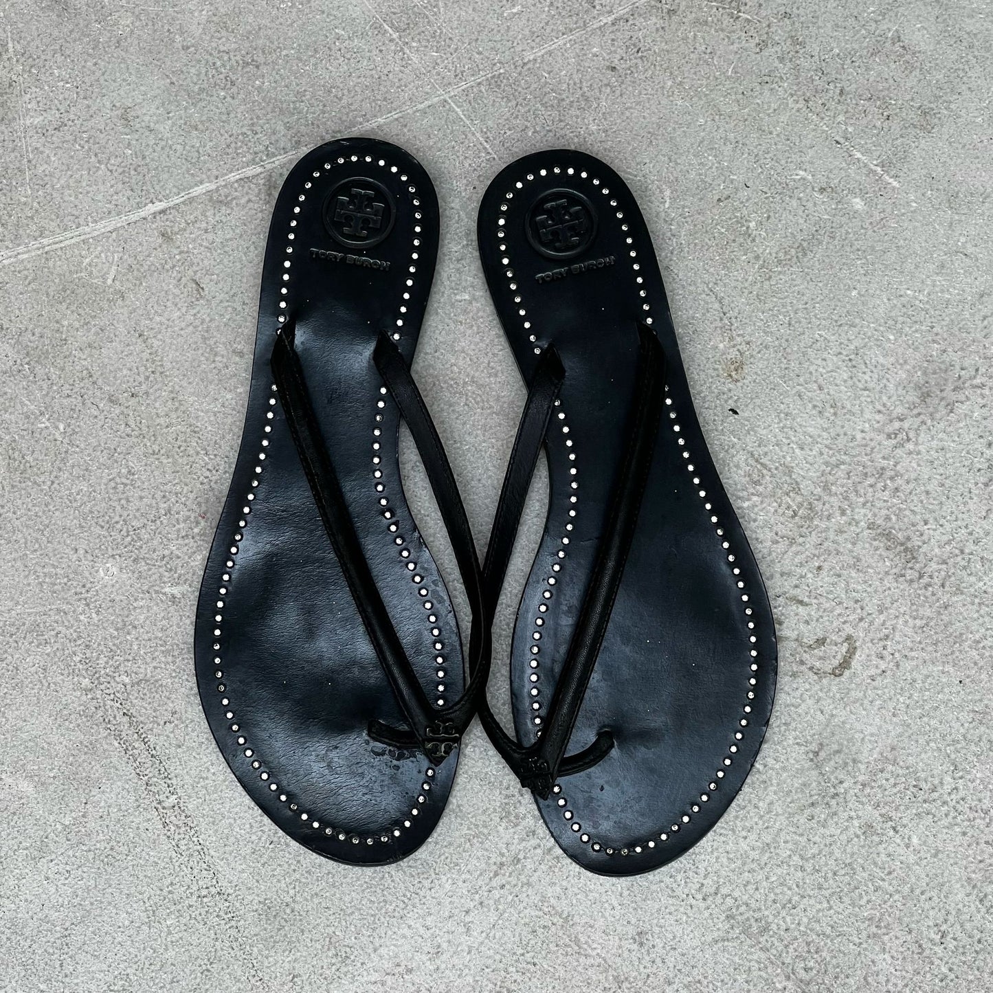 כפכפי עור שחורים של Tory Burch