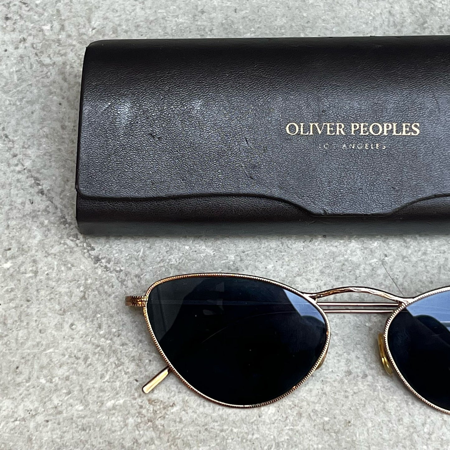 משקפי שמש של Oliver Peoples