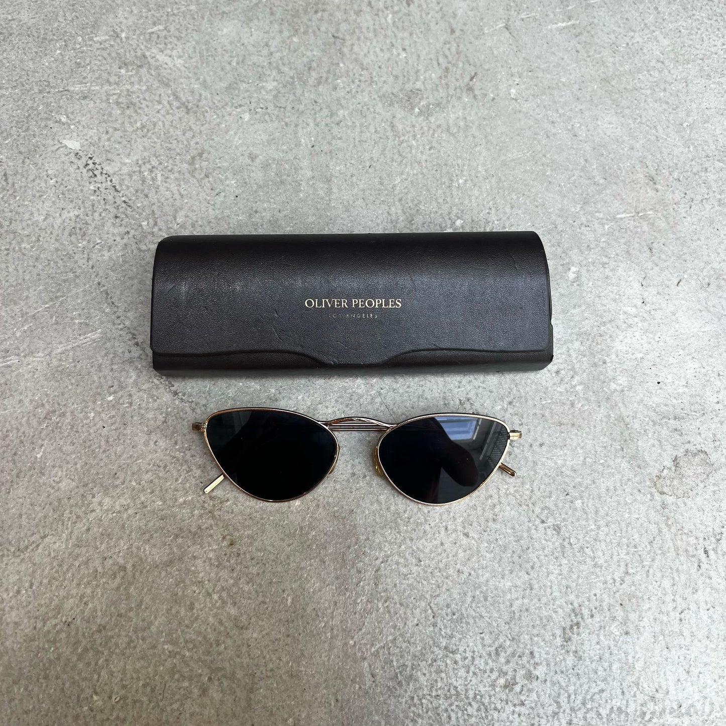 משקפי שמש של Oliver Peoples
