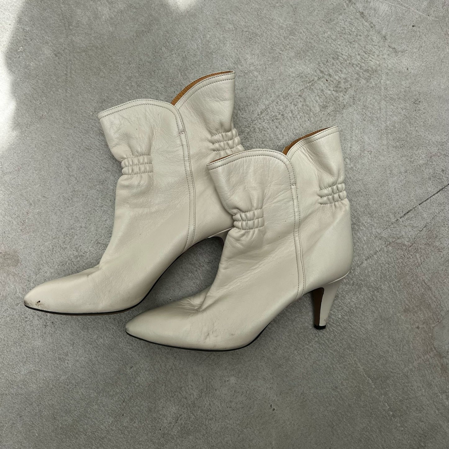 מגפוני עור לבנים של Isabel Marant