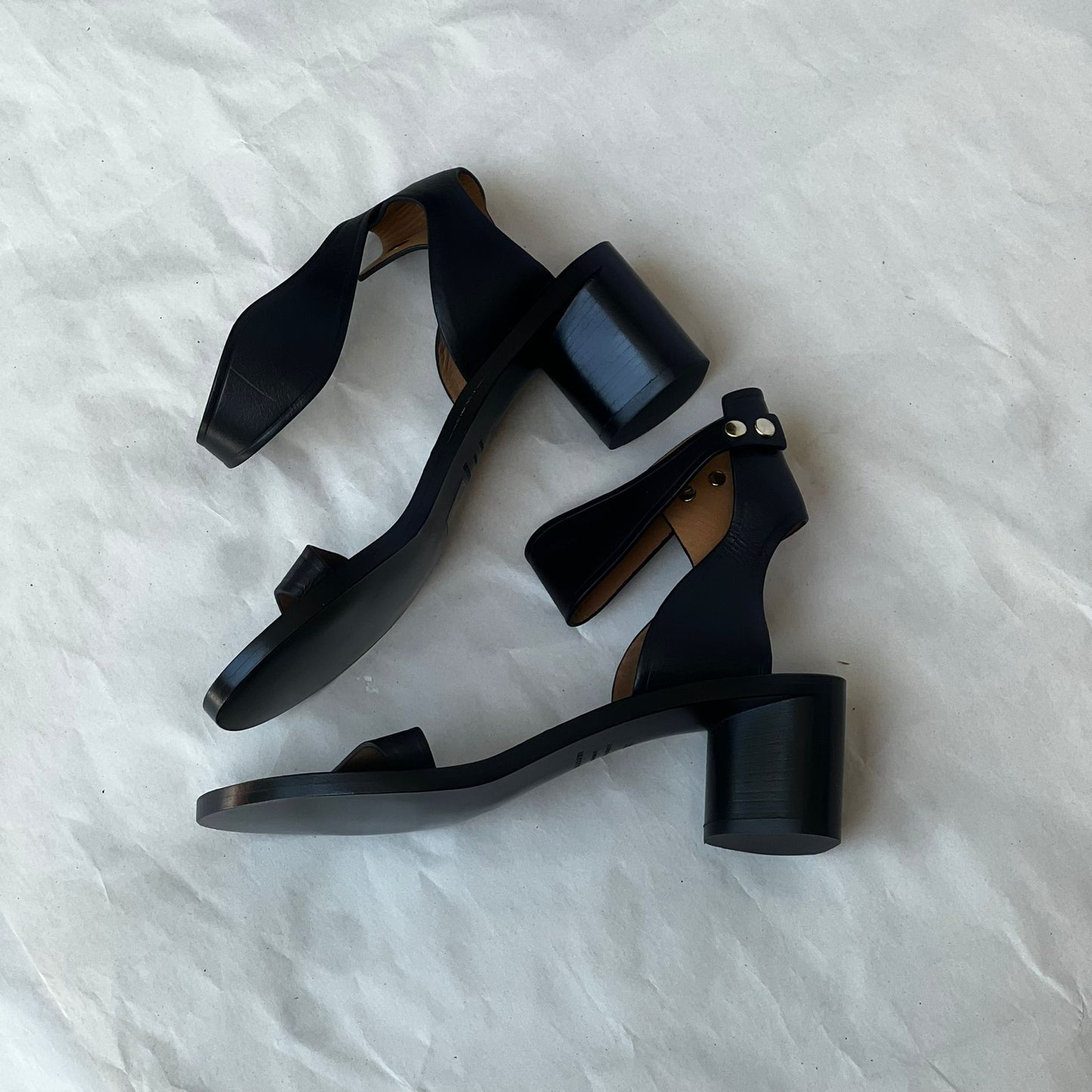 סנדלי עקב עם ניטים של Isabel Marant