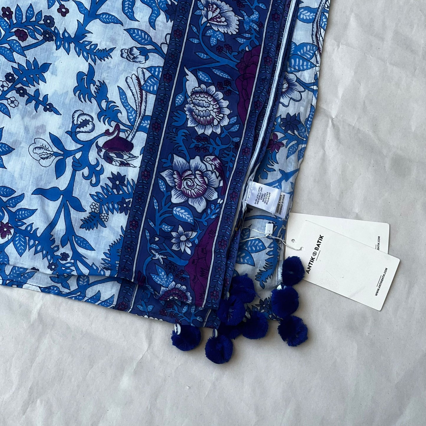 סרונג כחול של Antik Batik