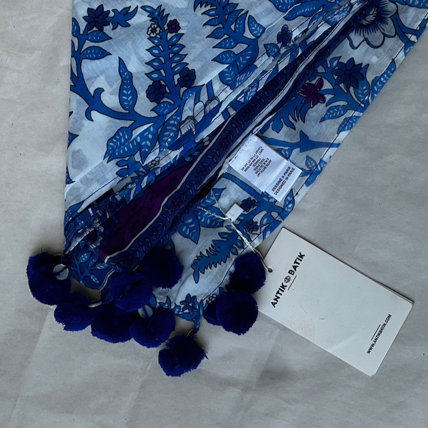 סרונג כחול של Antik Batik