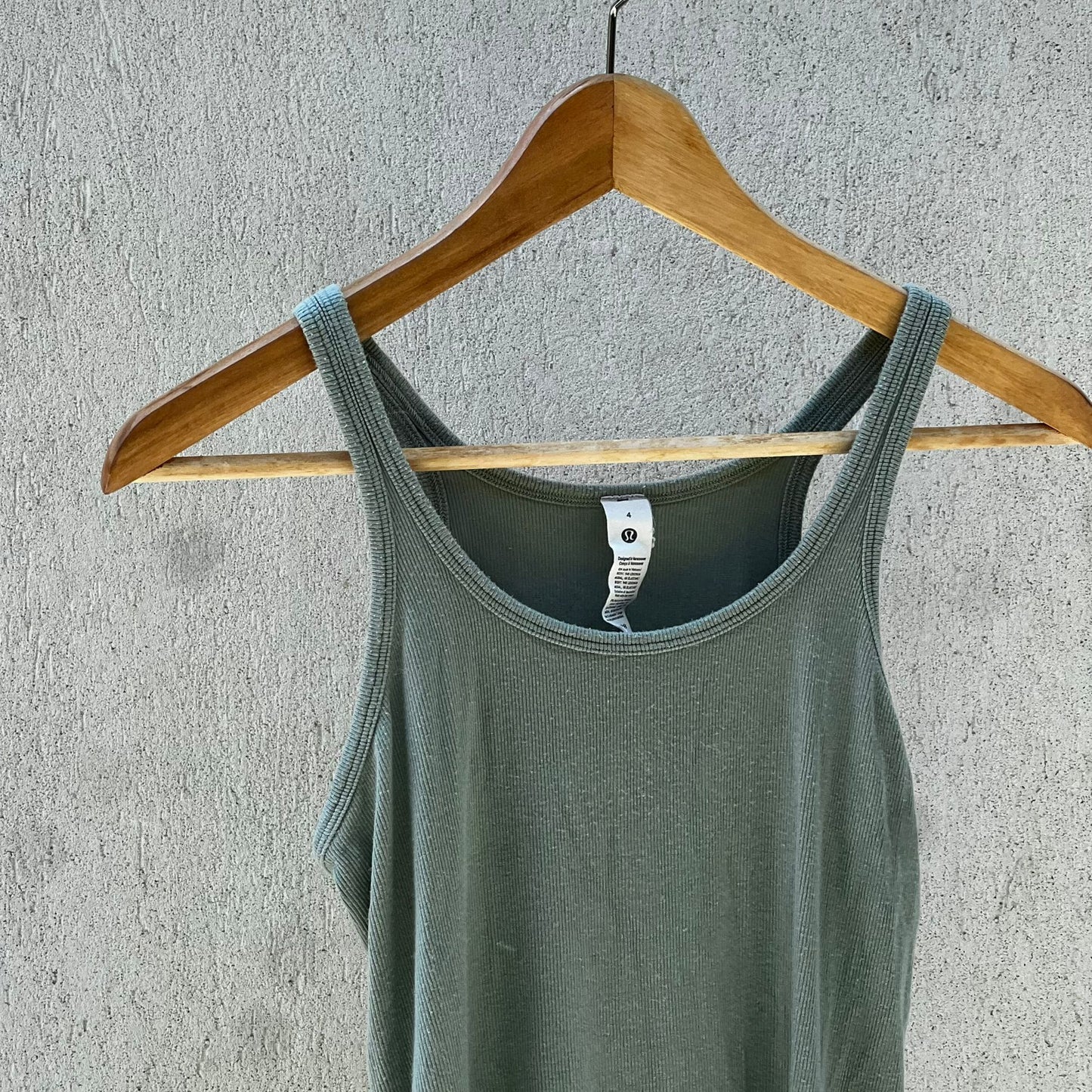 גופיית ריב ירוקה של Lululemon