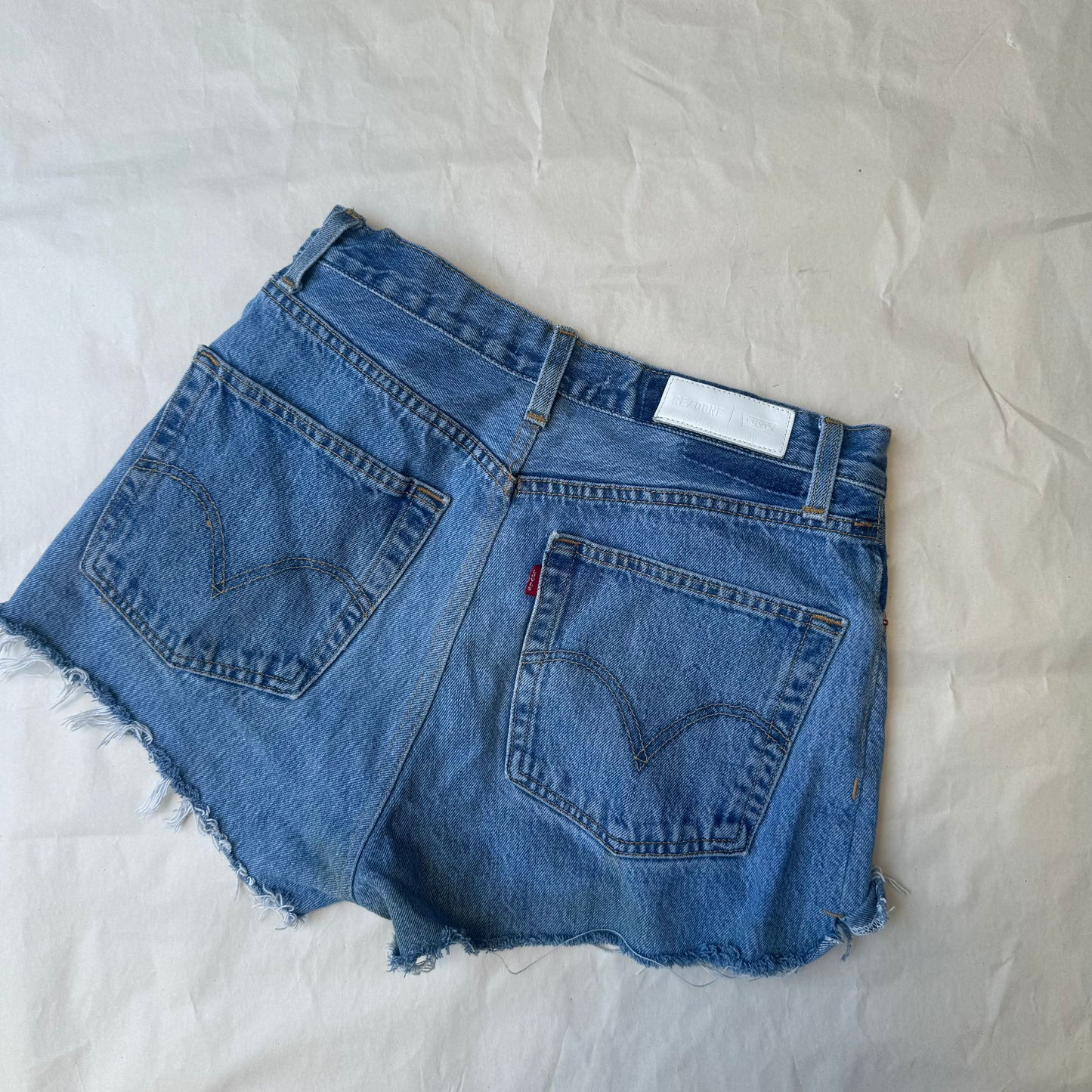 שורטס ג׳ינס של Levis x RE/DONE