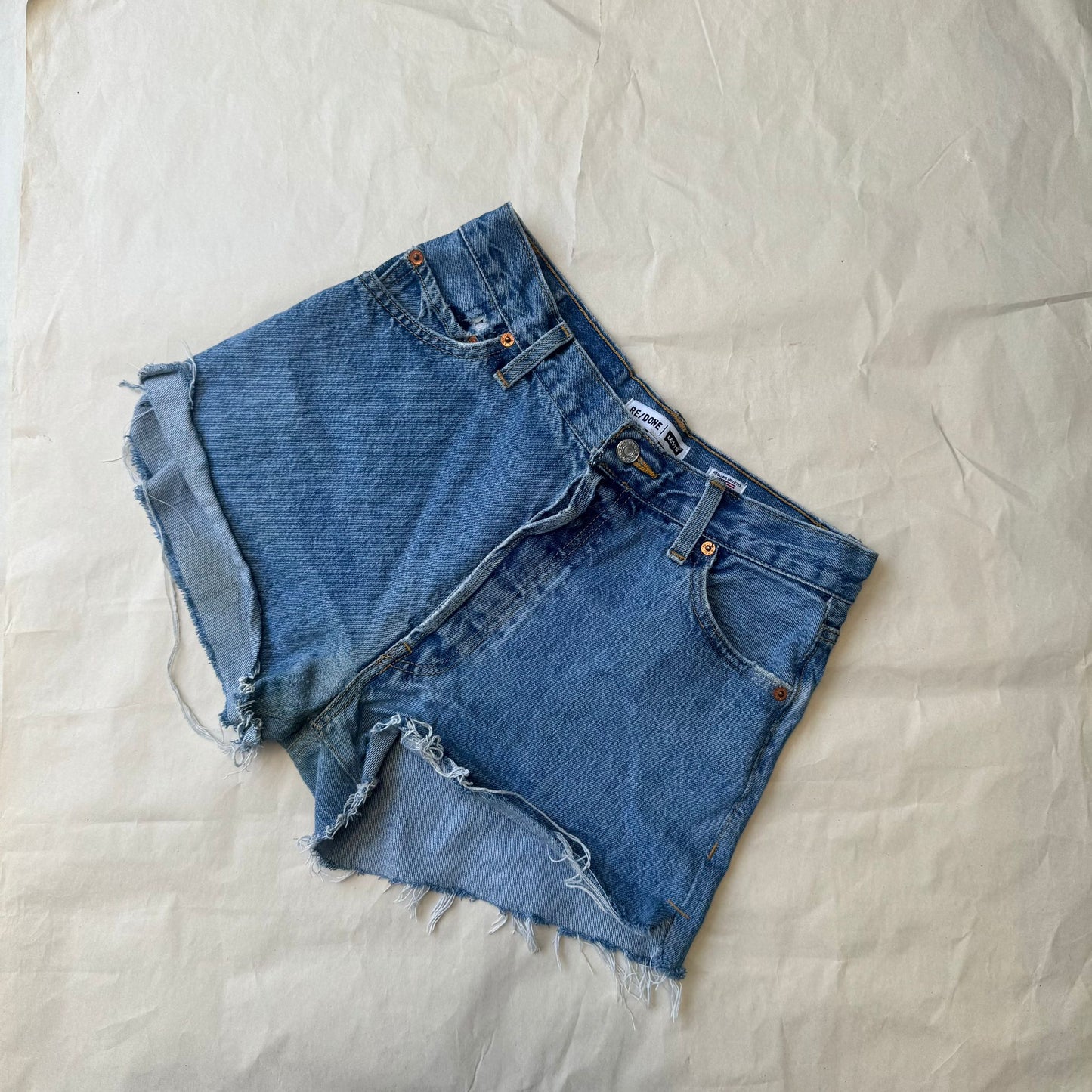 שורטס ג׳ינס של Levis x RE/DONE