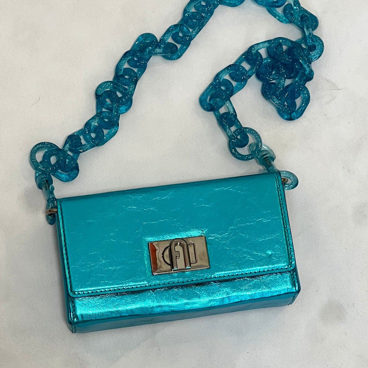 תיק תכלת ניאון של FURLA