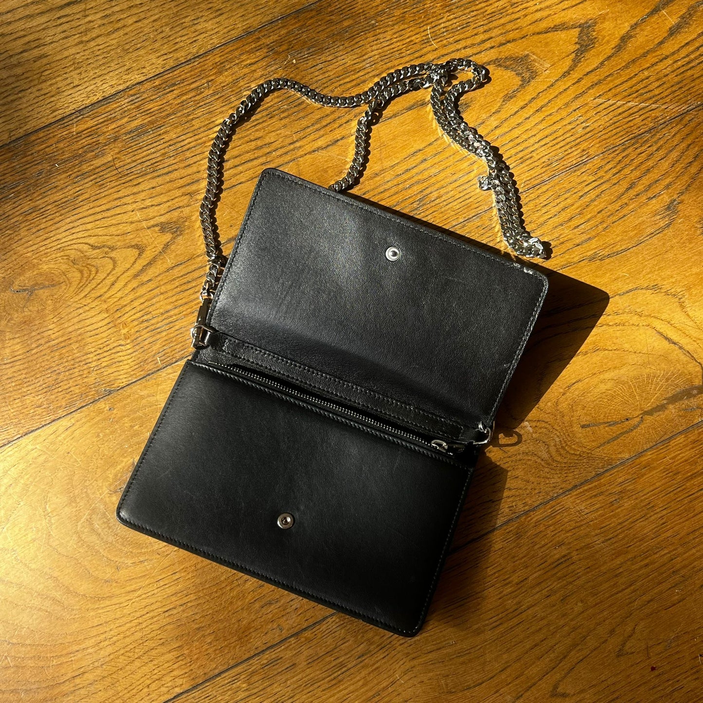 תיק צד שחור ניטים של GIVENCHY