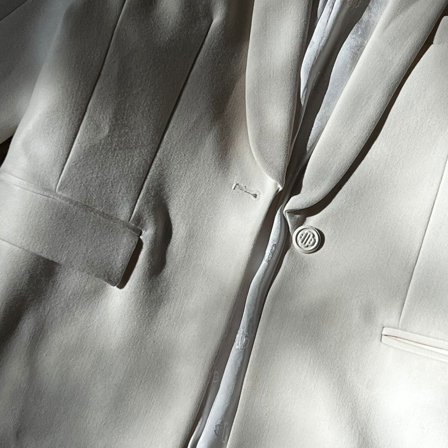 בלייזר לבן של maje