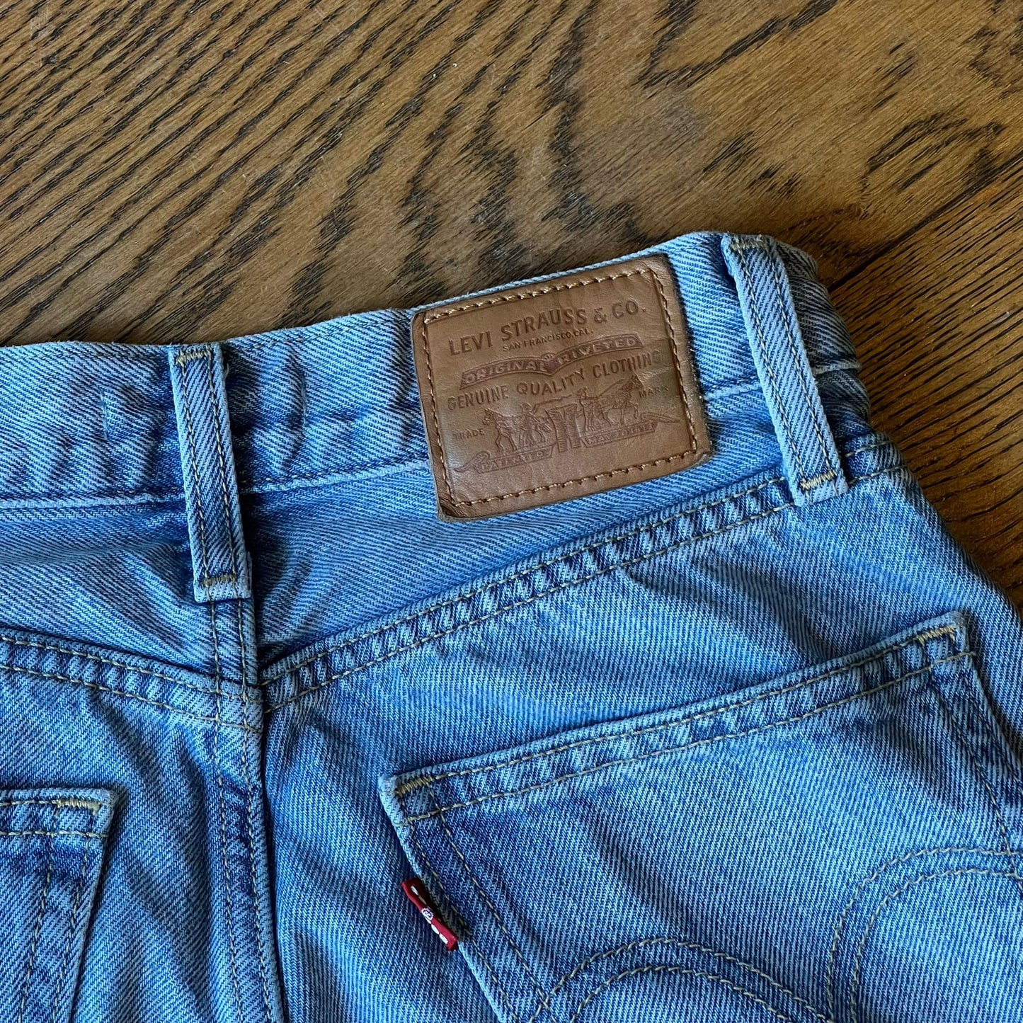 ג׳ינס בהיר של Levi's