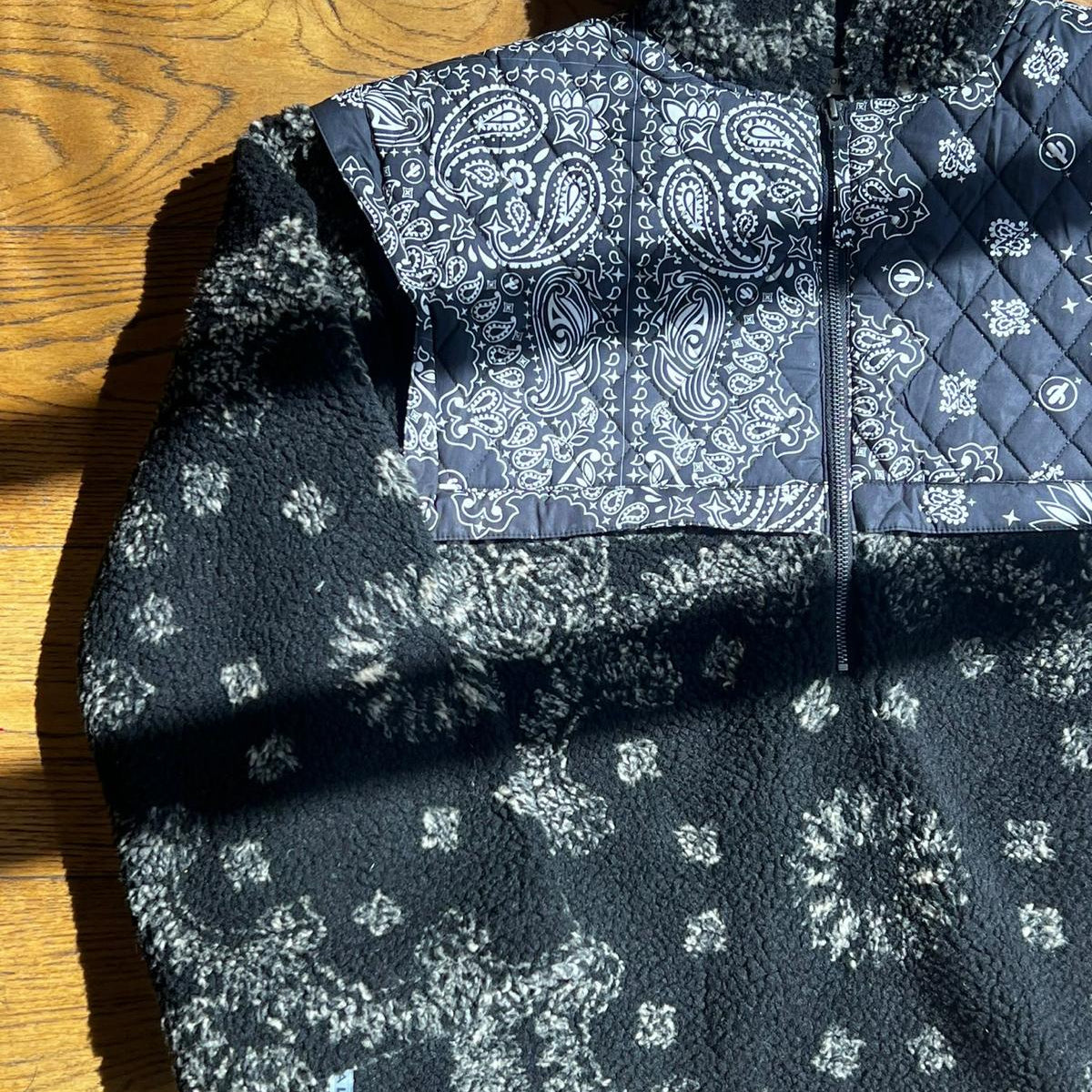 ג׳קט פליז שחור-לבן של Arizona Love