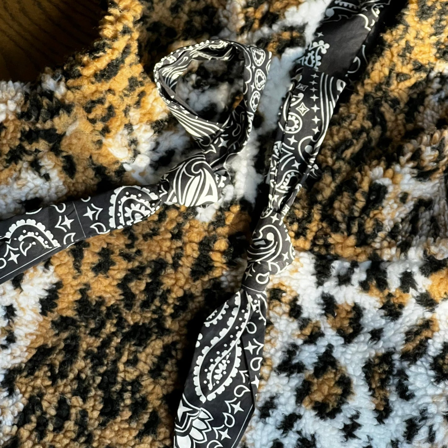 ג׳קט פרוותי מנומר של Arizona Love