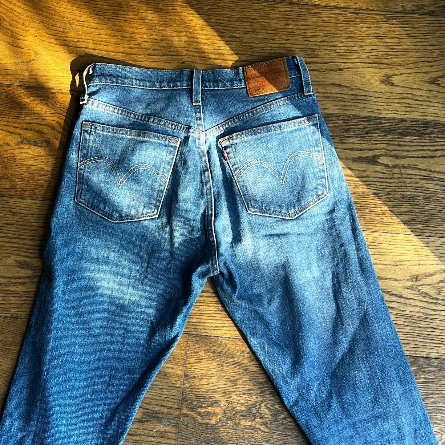 ג׳ינס בהיר של Levi's