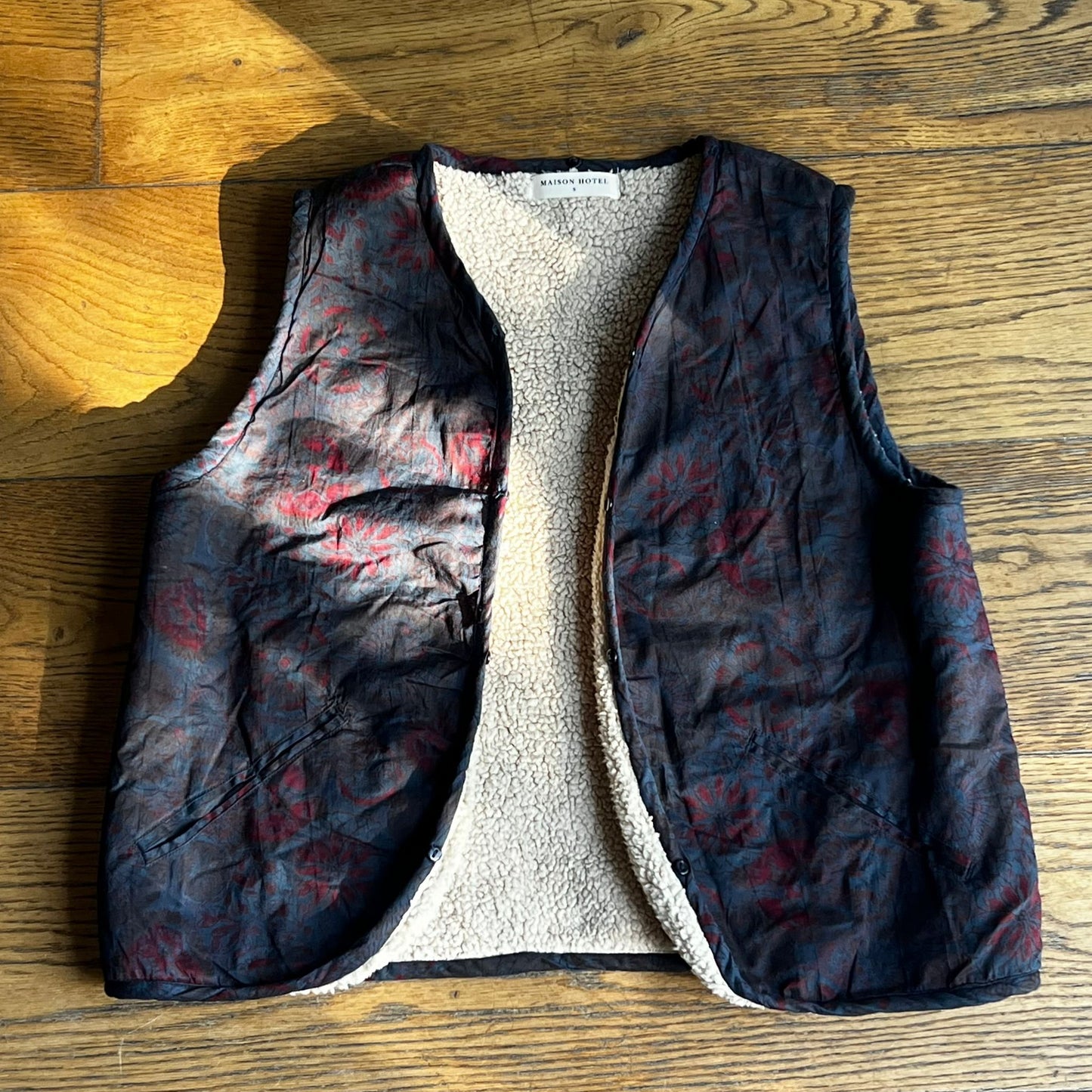 וסט חורפי של Maison Hotel