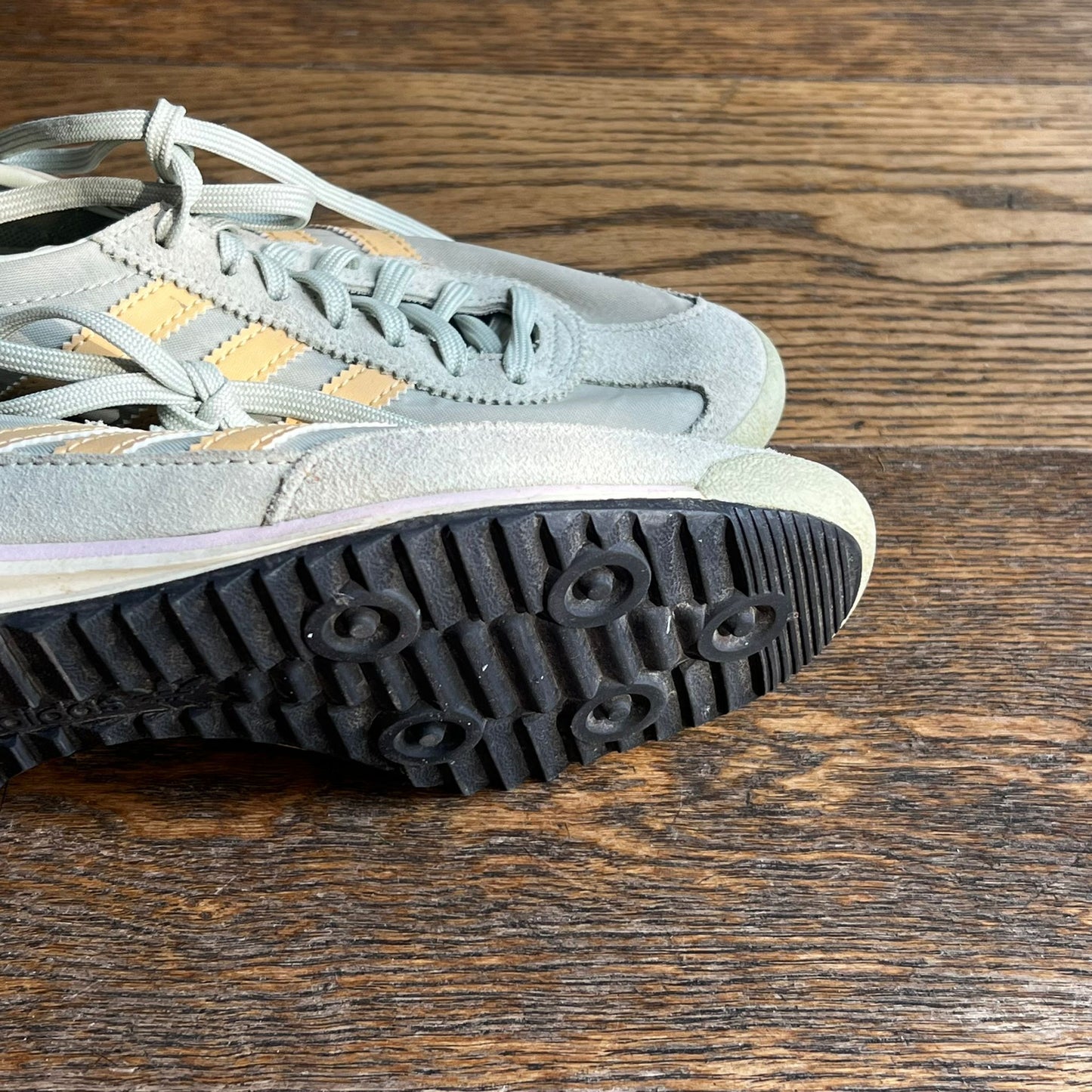 סניקרס נמוכות של Adidas