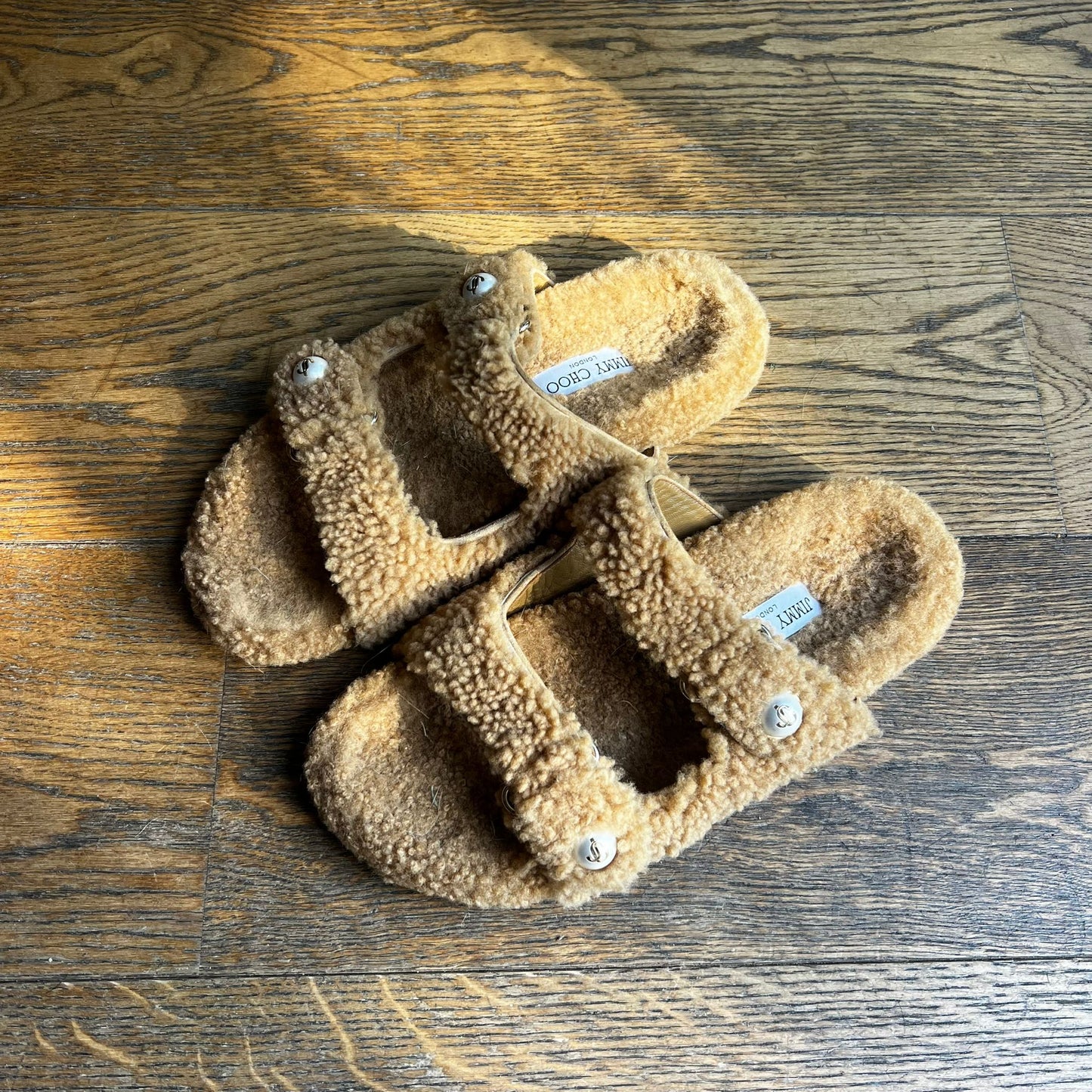 כפכפי פרווה של Jimmy Choo