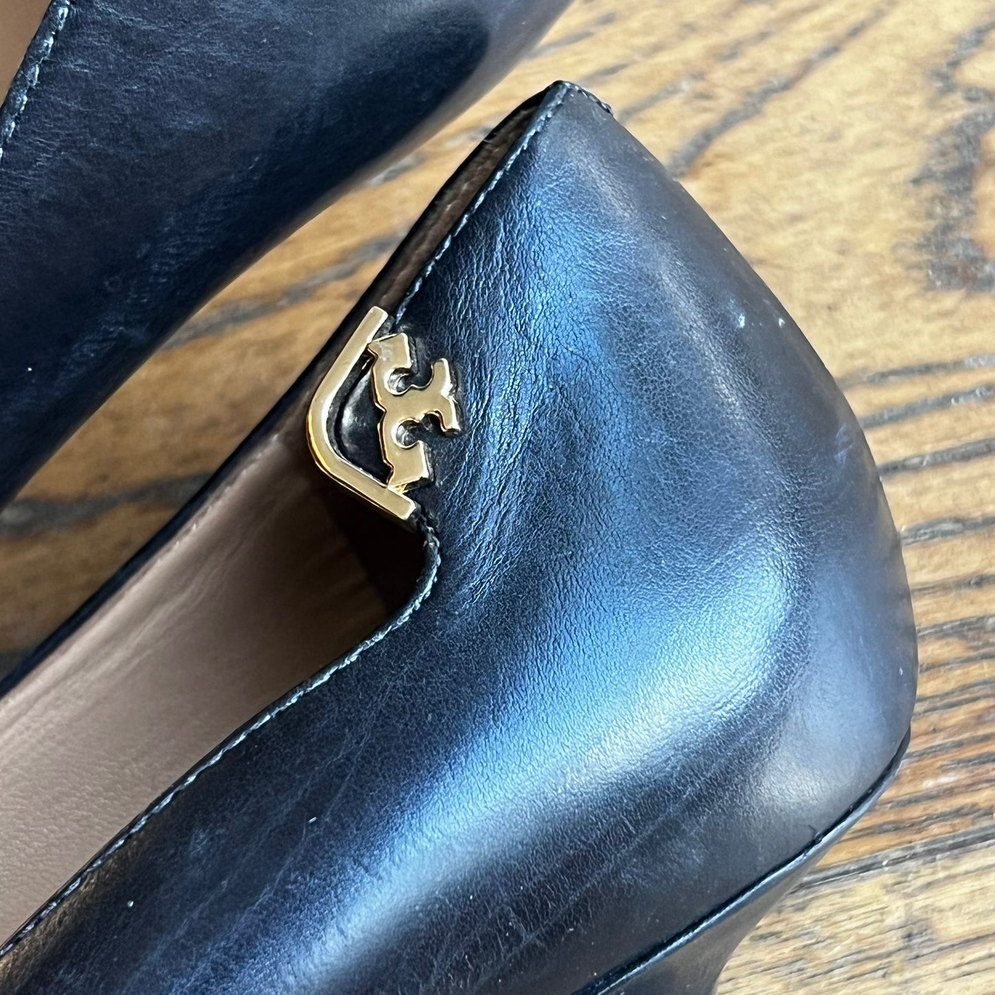 נעלי עקב שחורות של Tory Burch