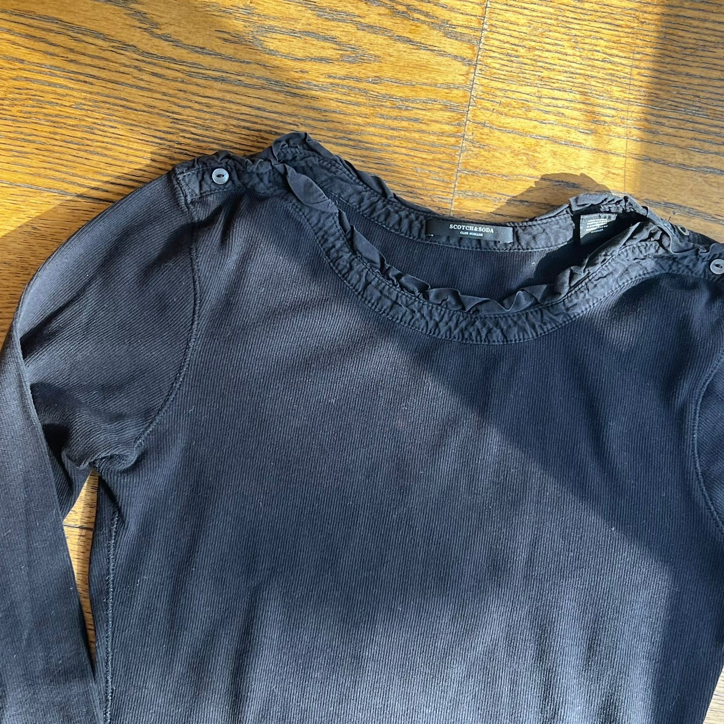 חולצה ארוכה שחורה של Scotch & Soda