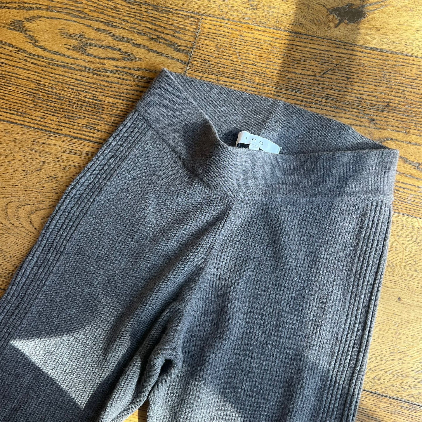 מכנסי סריג אפורים של IRO