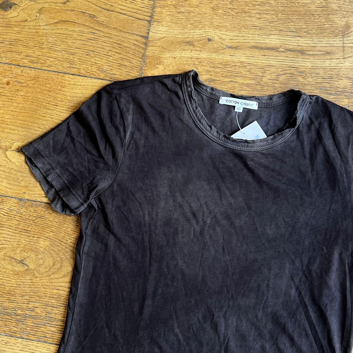 טישירט כהה של Cotton Citizen