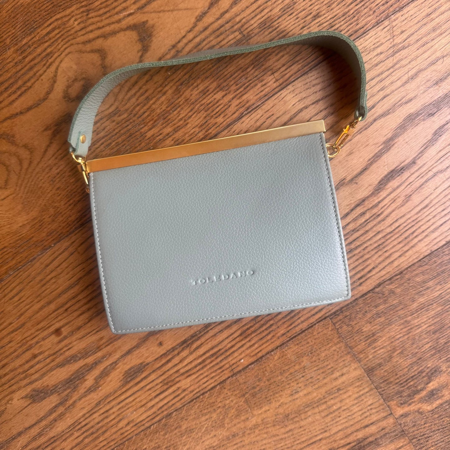 תיק יד תכלת של Toledano Studio