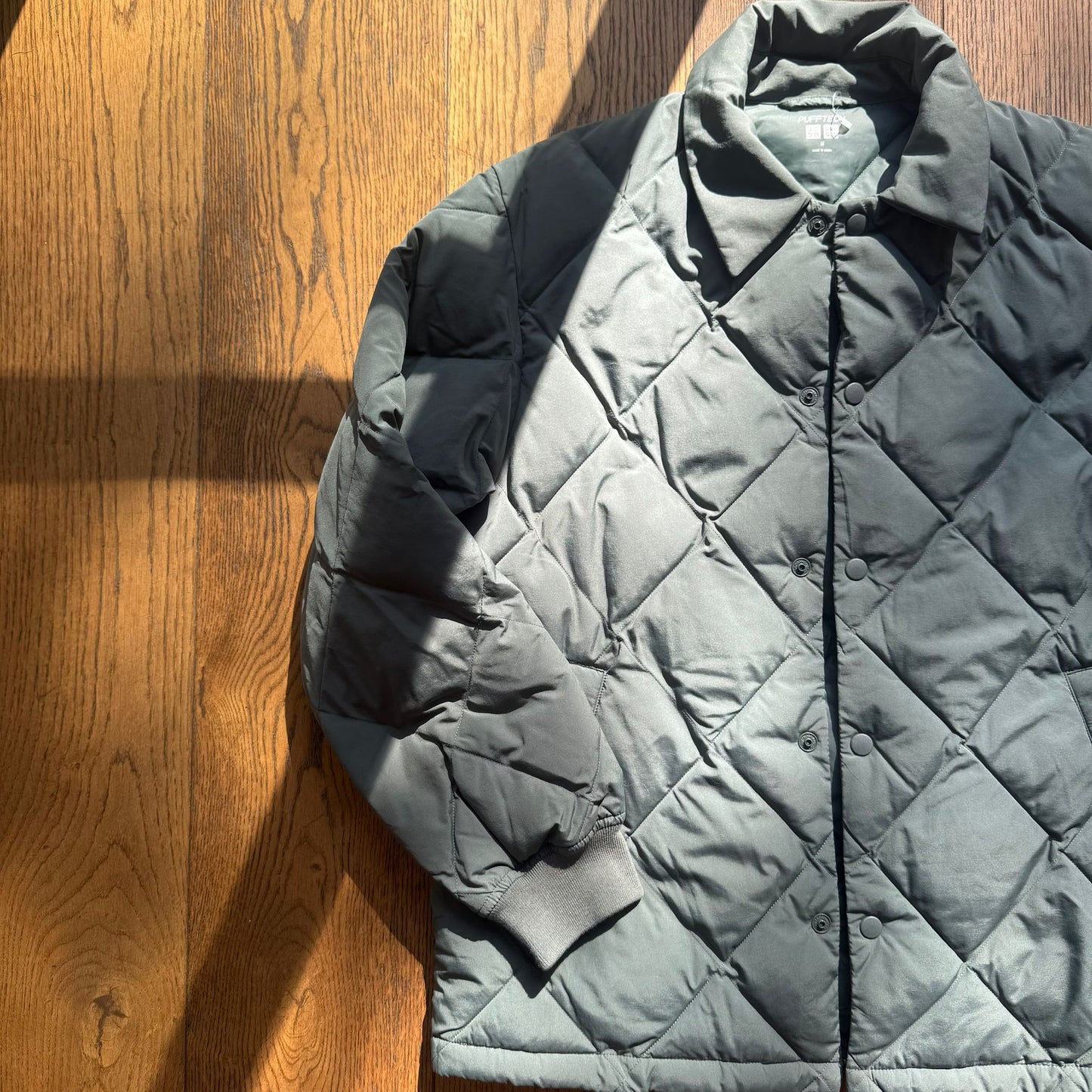 מעיל פוף מעויינים של Uniqlo