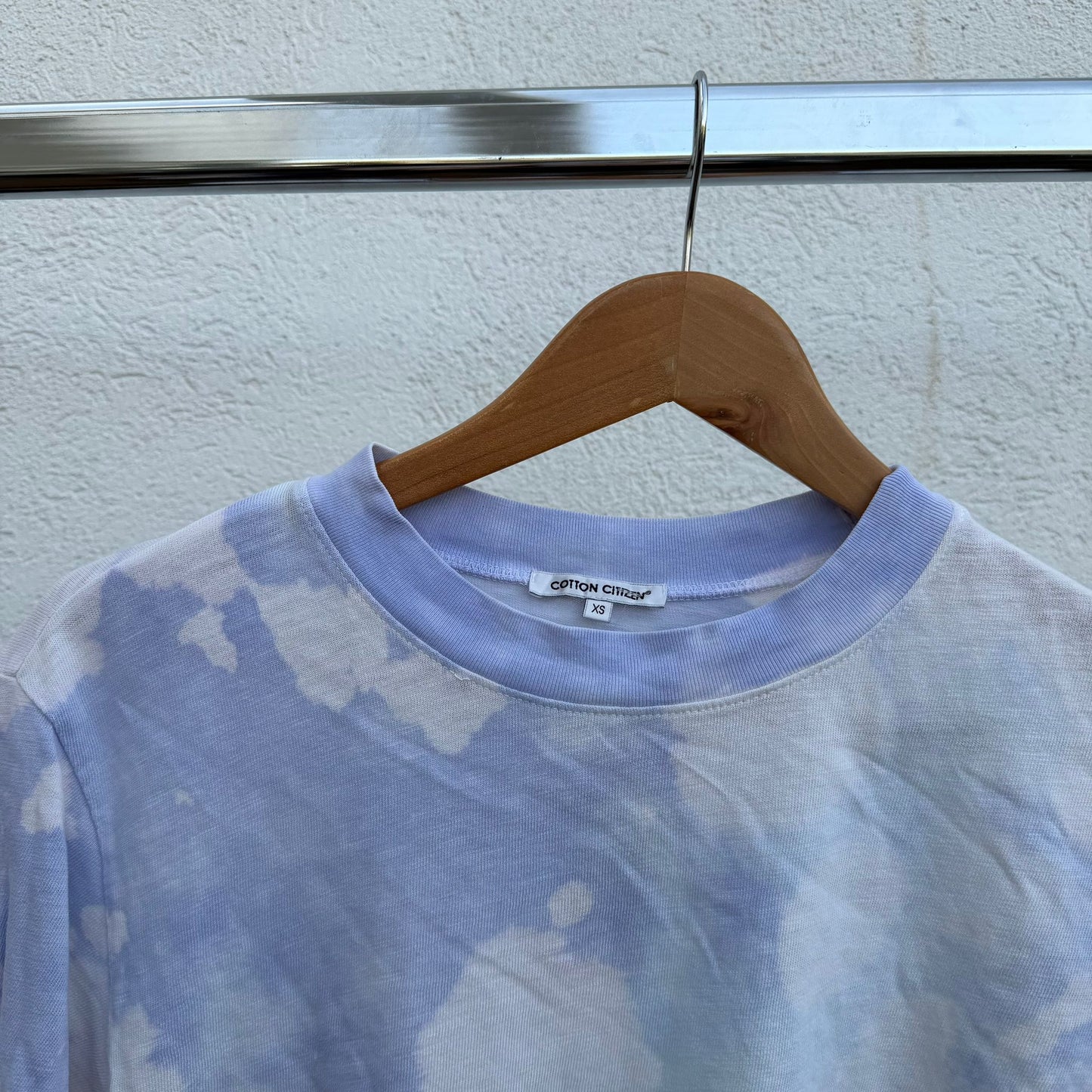 טישירט טאי-דאי סגולה של Cotton Citizen