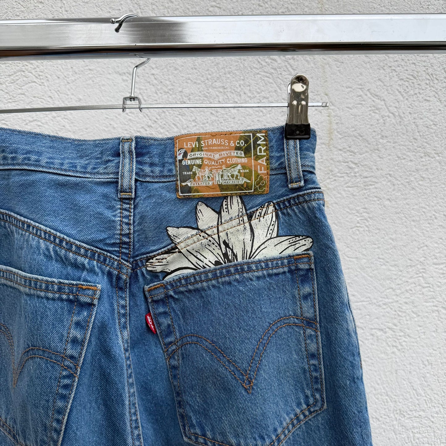 ג׳ינס פרחים של Levi's