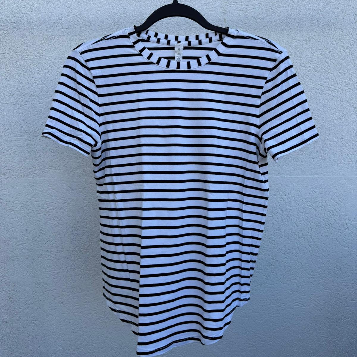 חולצת פסים של Lululemon