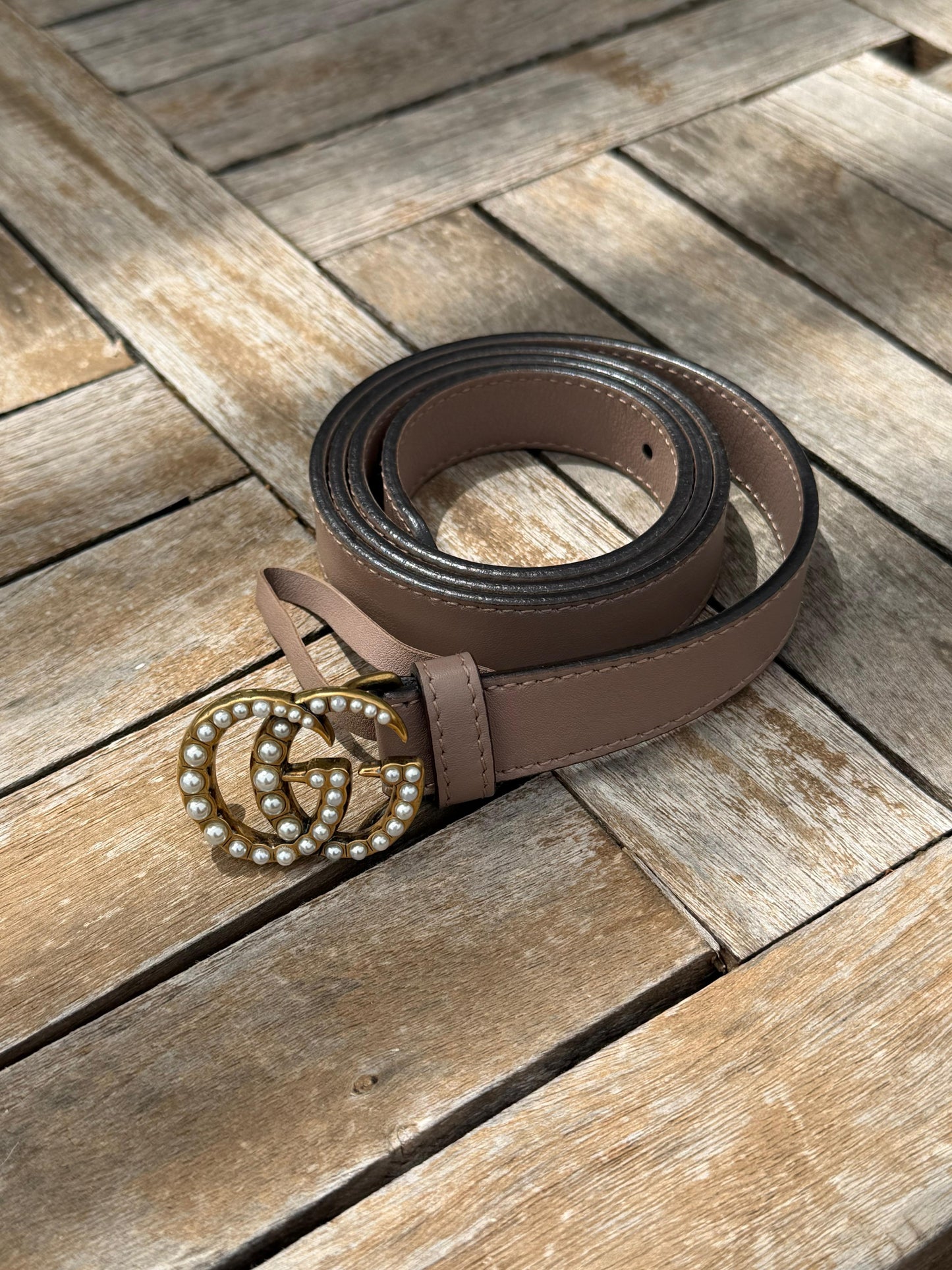 GUCCI חגורה עם אבזם פנינים של
