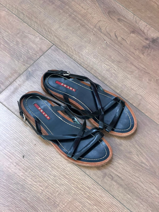 סנדלי עור של Prada