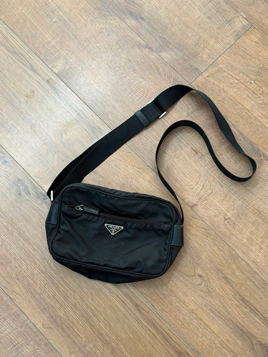 תיק צד קטן של Prada