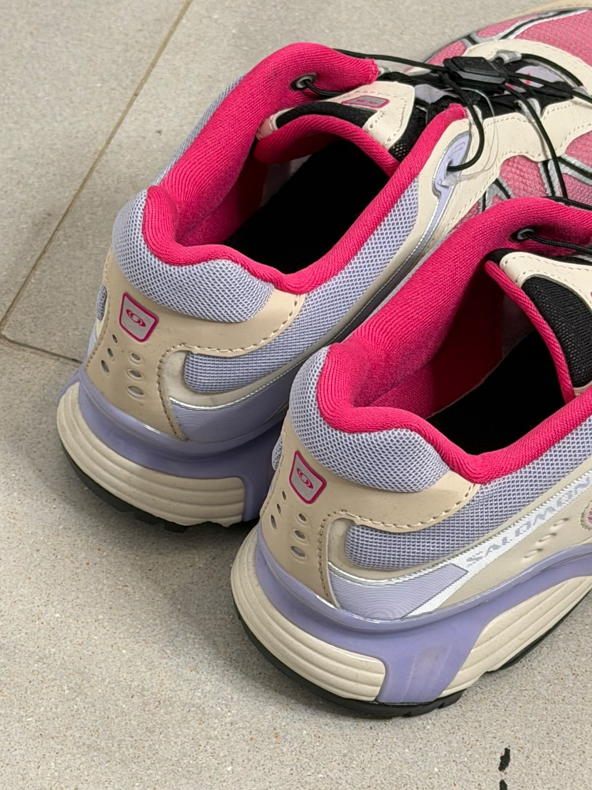 Salomon pink shoes