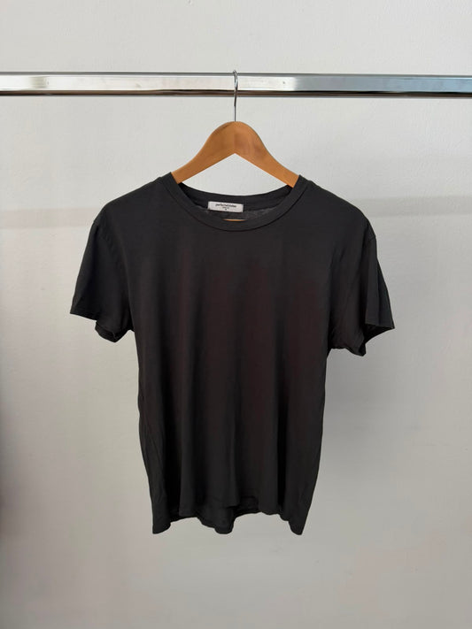 טישירט שחורה של Perfectwhitetee