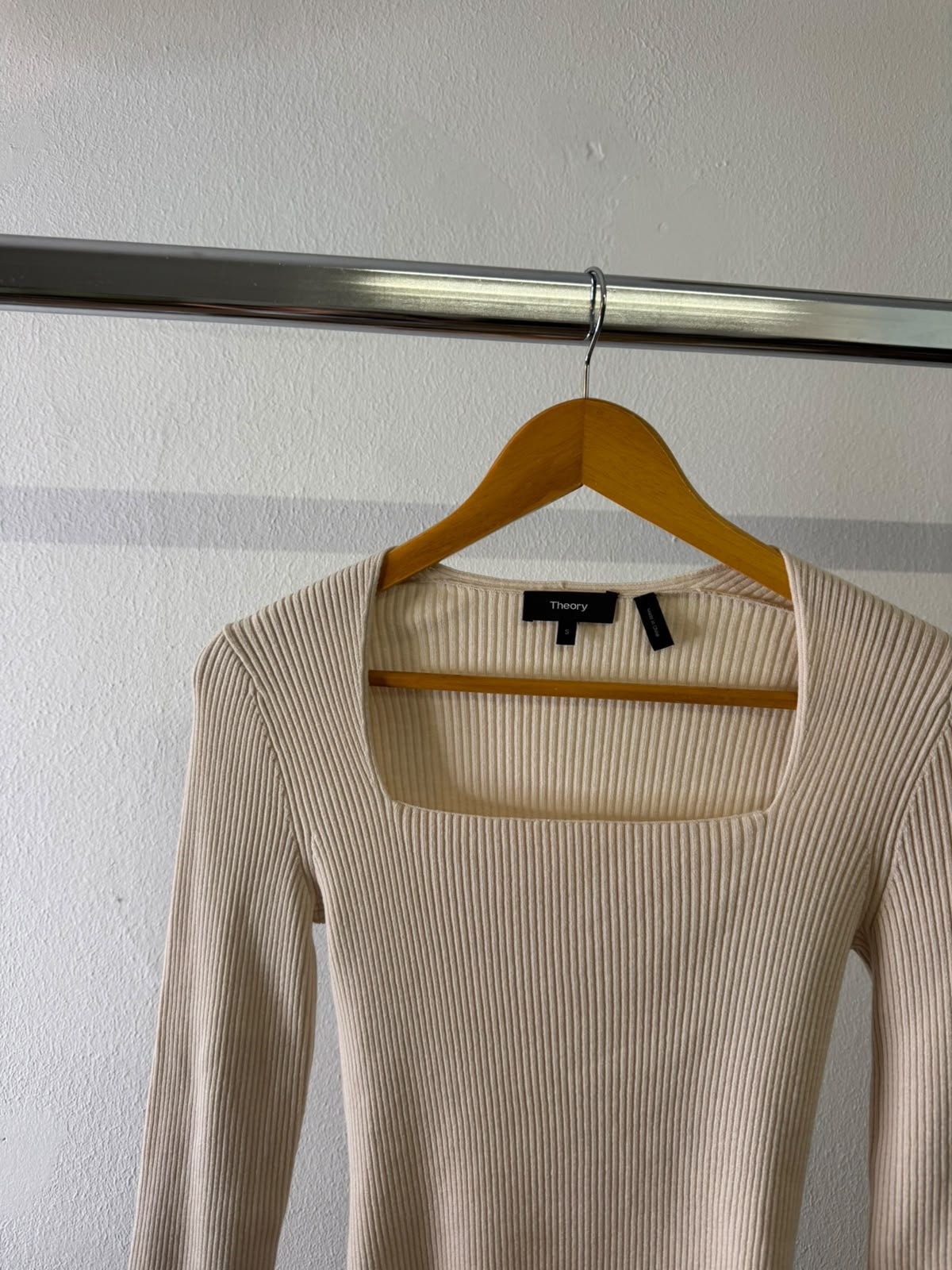 Theory ribbed beige shirt