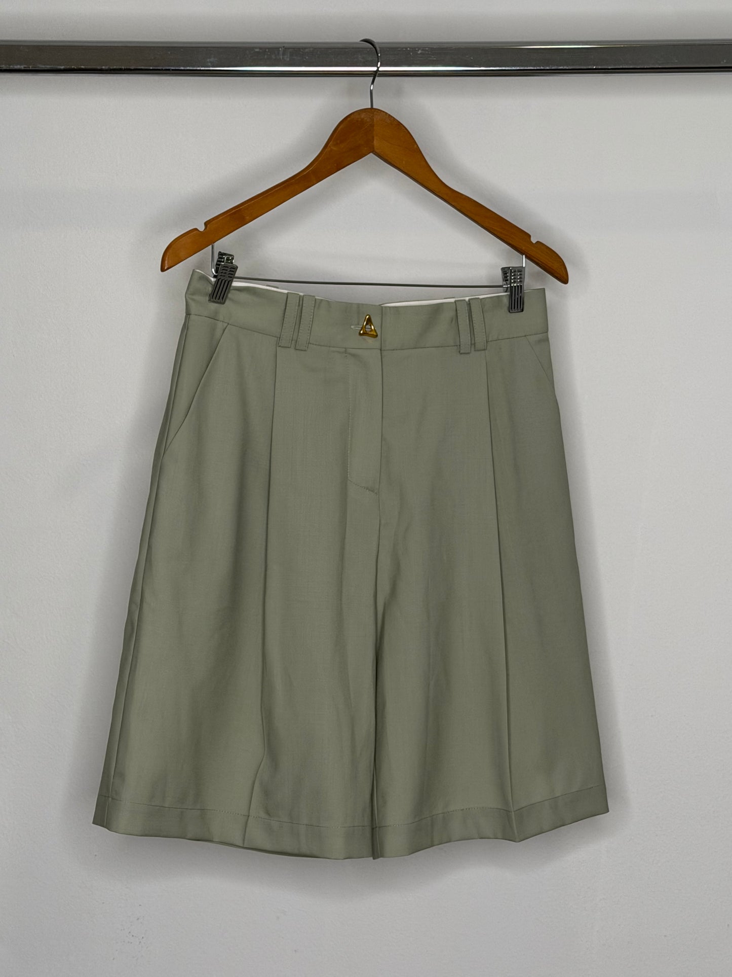 AERON olive shorts