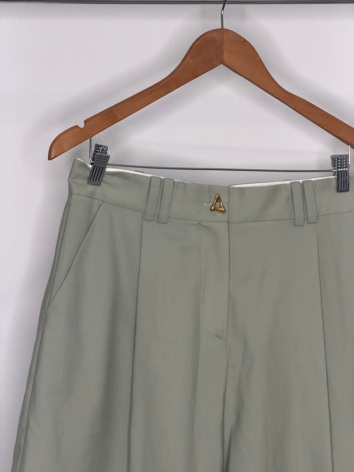 AERON olive shorts
