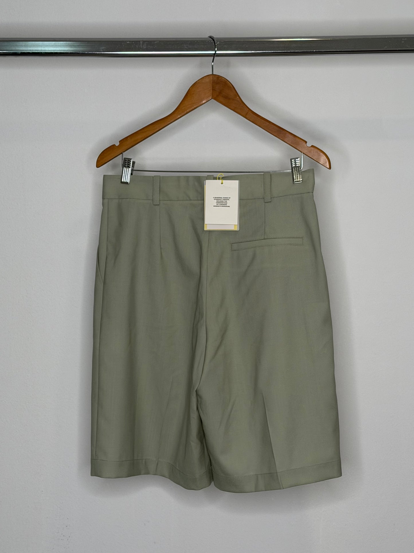 AERON olive shorts