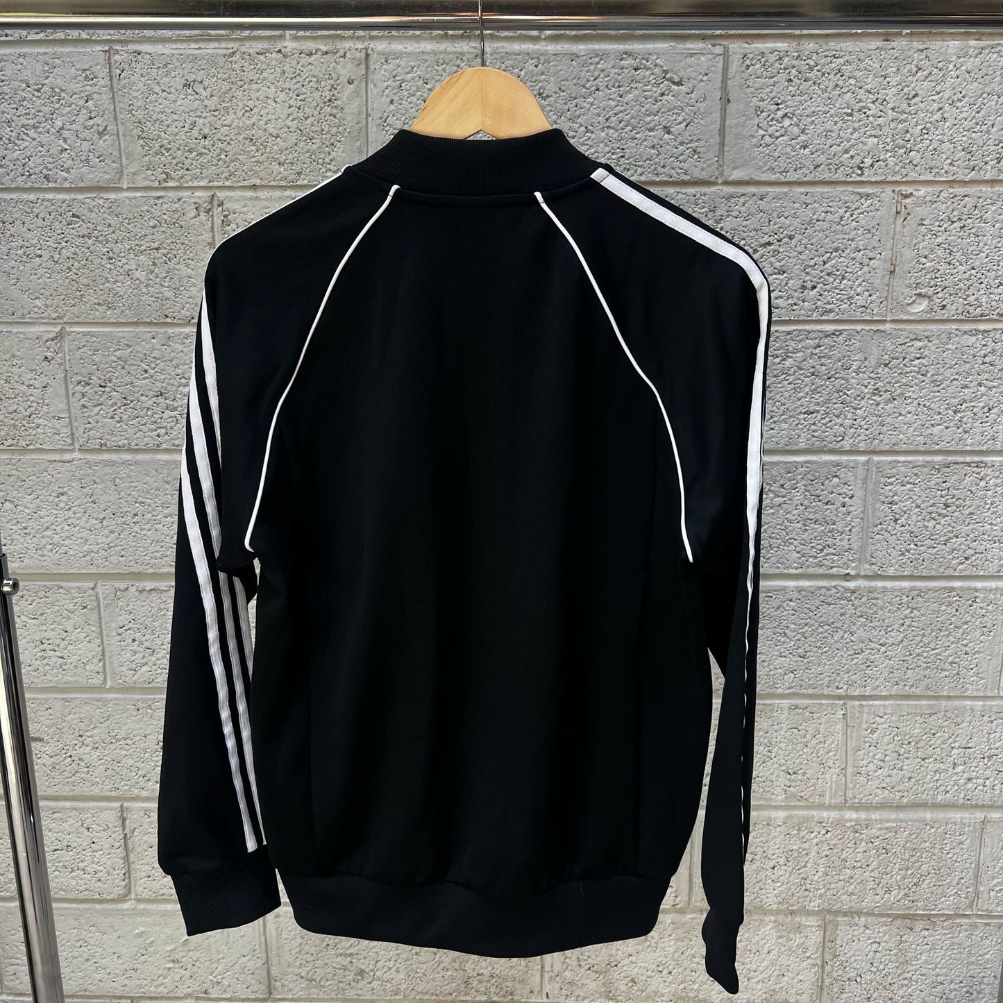 סווטישירט שחור של Adidas