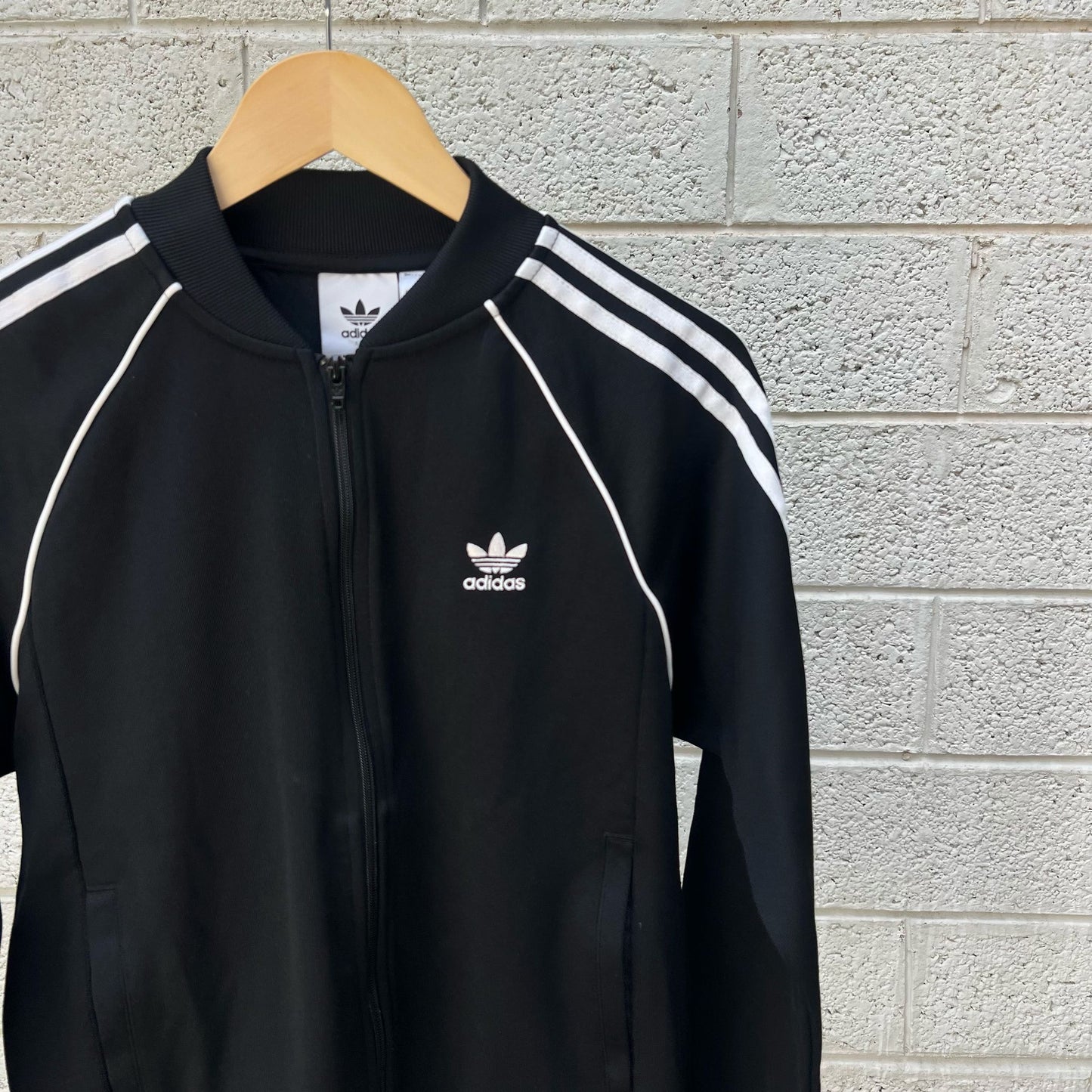 סווטישירט שחור של Adidas