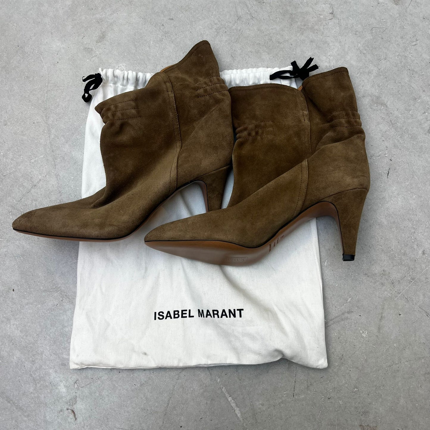 מגפוני זמש של Isabel Marant