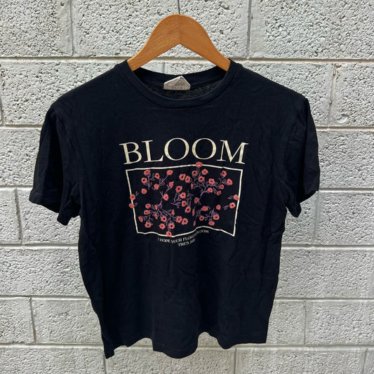 טישירט שחורה Bloom של Tres