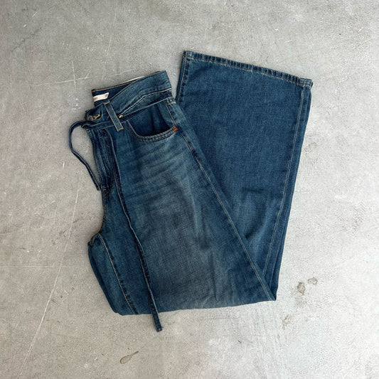 ג׳ינס עם קשירה של Levi's