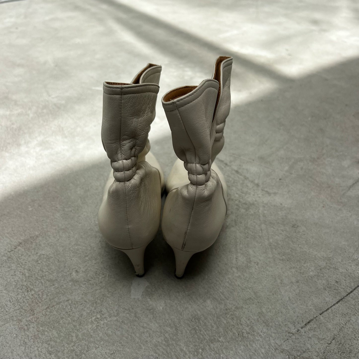 מגפוני עור לבנים של Isabel Marant
