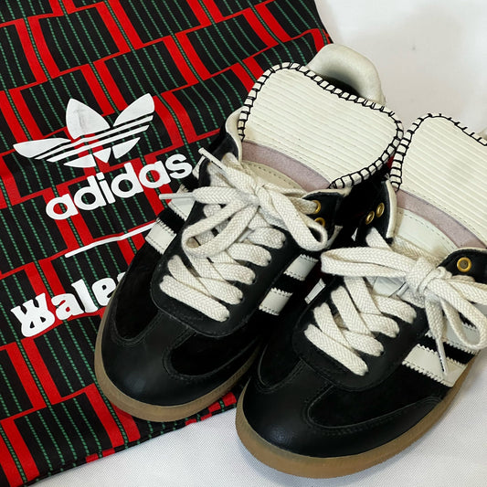 סניקרס שחור-לבן של Adidas
