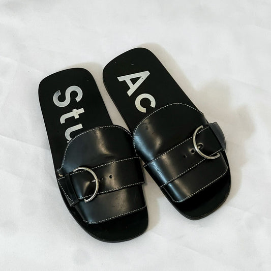 כפכפי עור שחורים של Acne Studios
