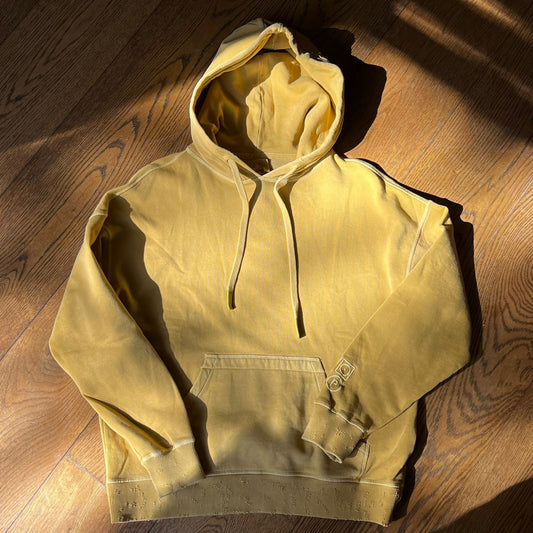 סווטשירט חרדל עם קפוצ׳ון של Made